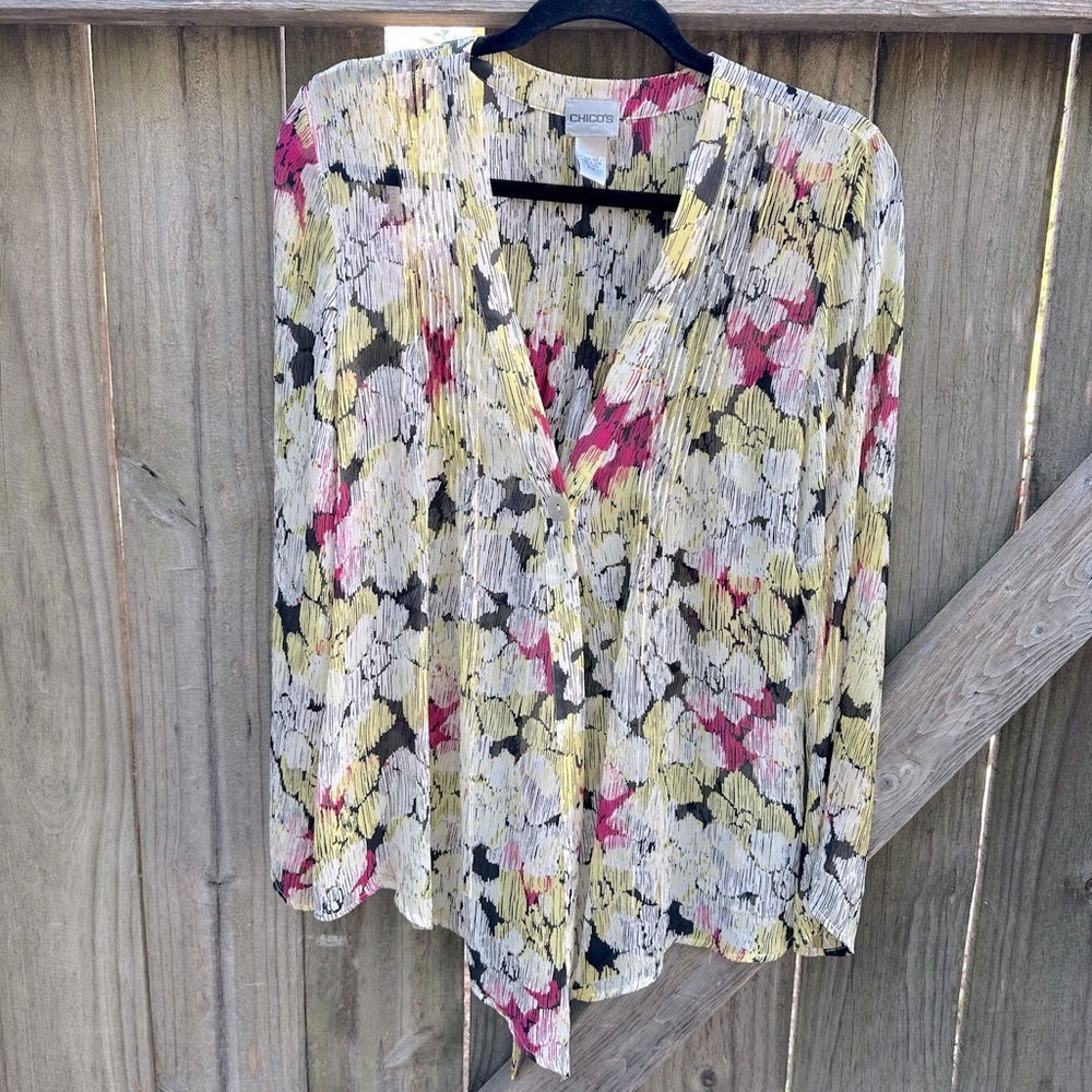 Chicos 100% Silk Floral Pleated Textured Button Down V Neck Blouse